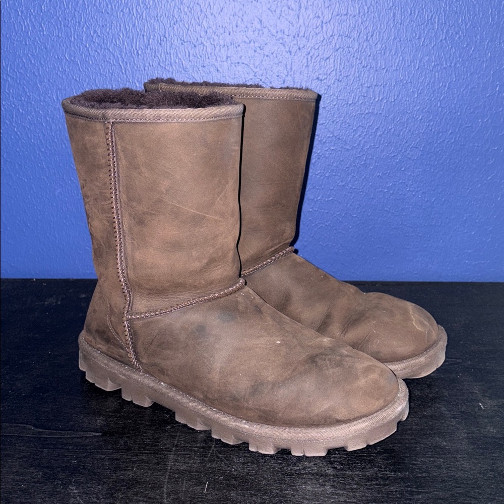 🥾 UGG 1111513 Essential snow  Short Leather Boots – Brown – Size 11 – EUC